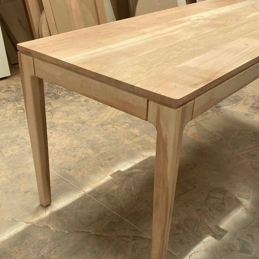 Mesa de comedor en lenga Simple