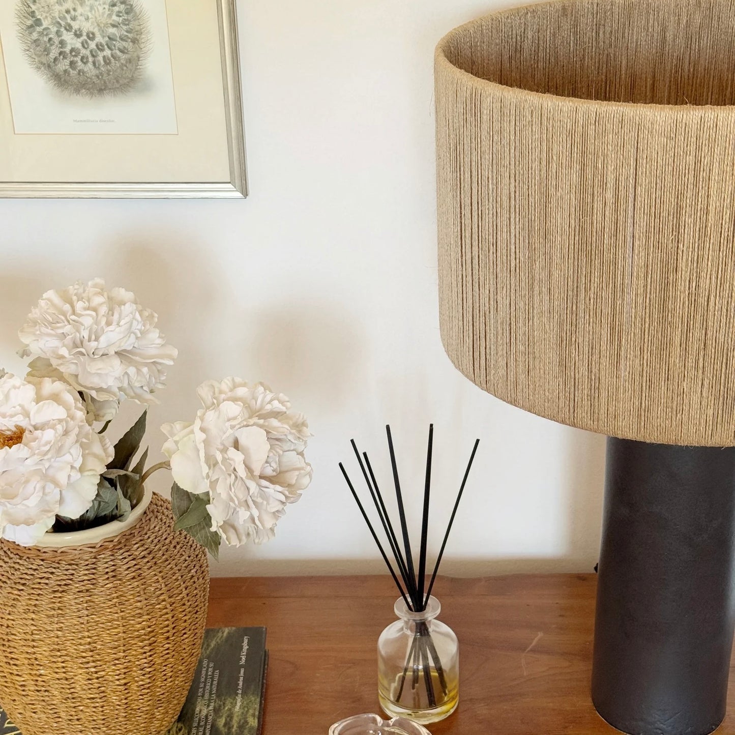 Lámpara de mesa Puelche cerámica gres negra en Yute