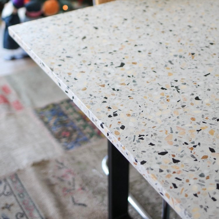 Mesa de comedor en terrazo MCOS13