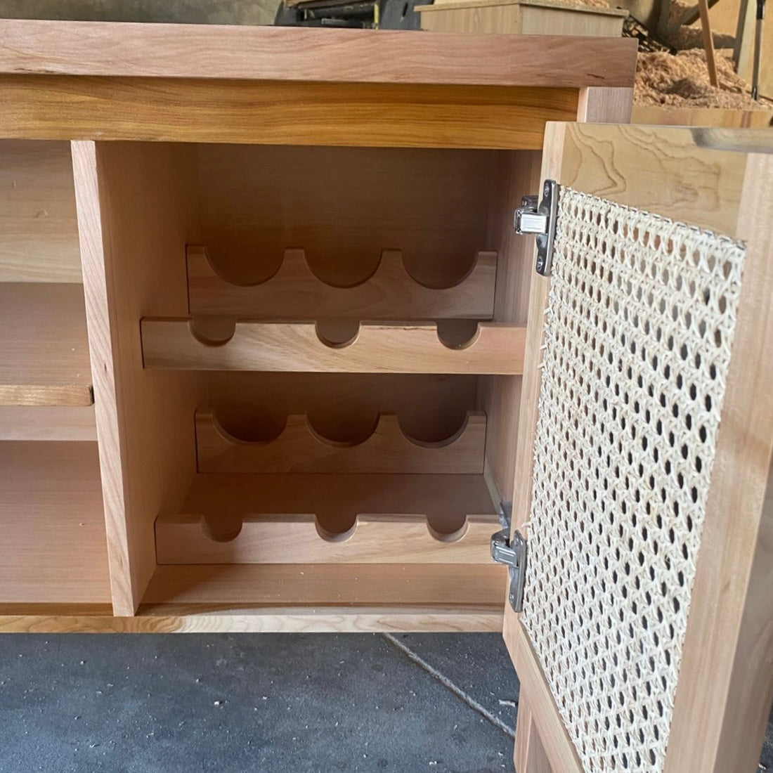 Buffet Cava y Copero en lenga y ratán