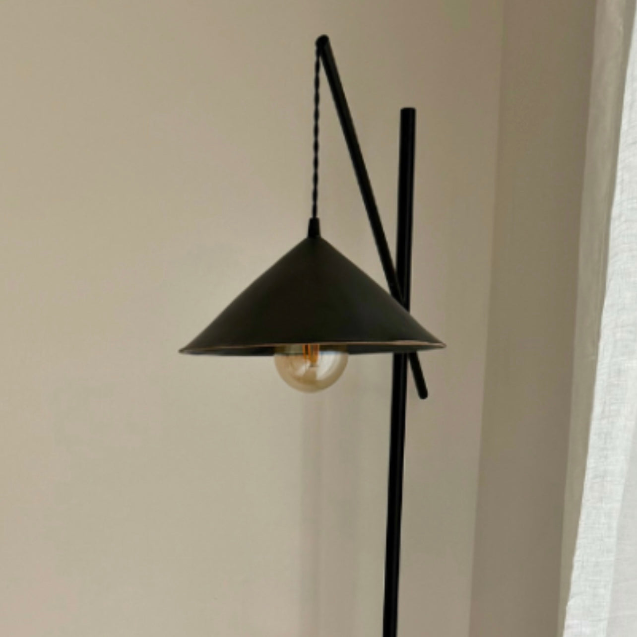 Lámpara cerámica de pie black