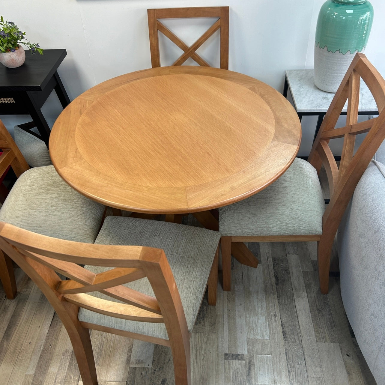 Comedor cruz extensible y 4 sillas lenga