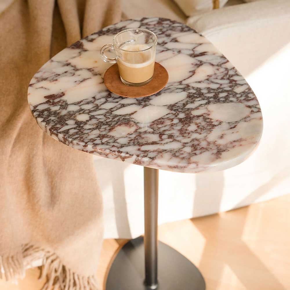 Mesa lateral Gardenia en mármol