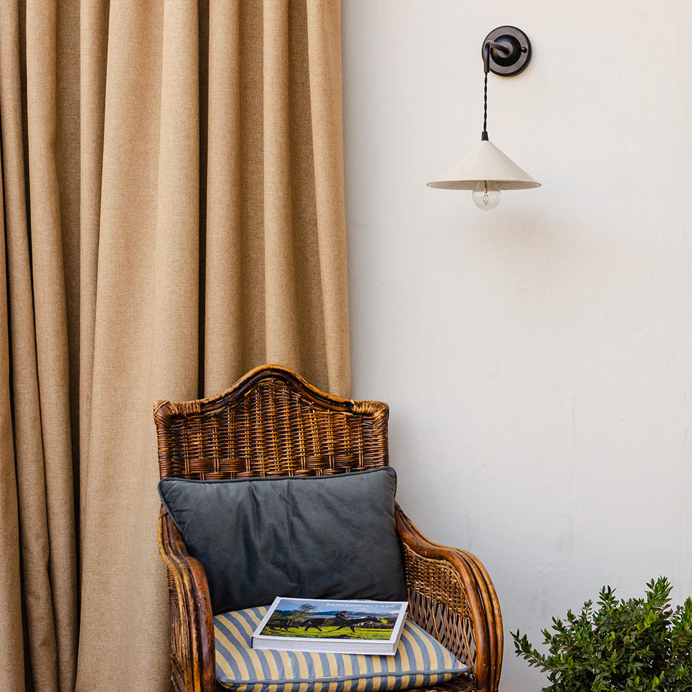 Lámpara cerámica gres pared blanca