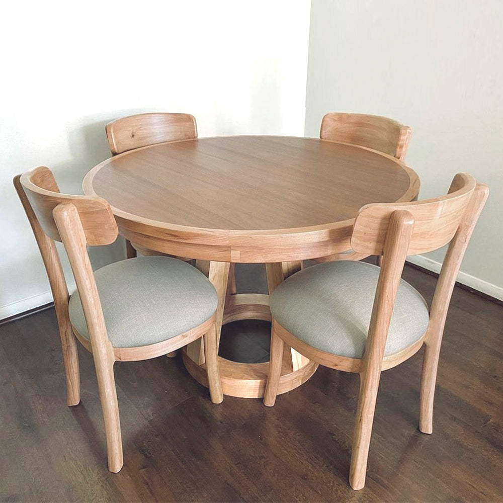 Comedor redondo y sillas lenga