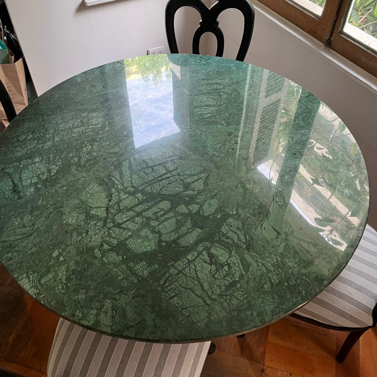 Mesa de comedor en Mármol verde Alpi base Tulip