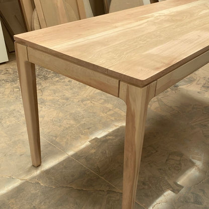 Mesa de comedor en lenga Simple