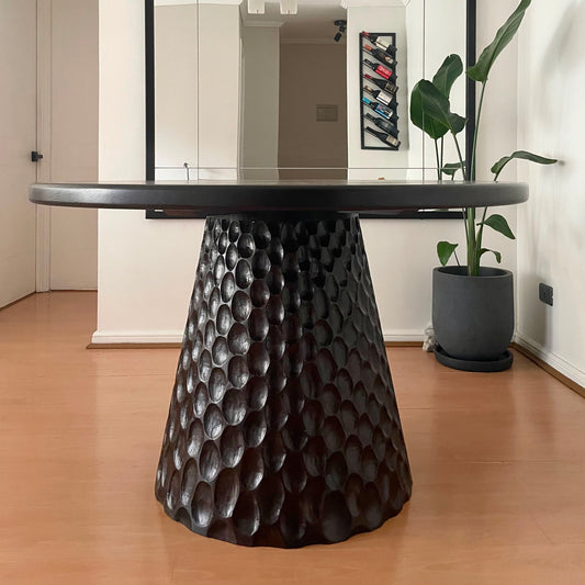 Comedor Maestro tallado ll en roble americano teñido