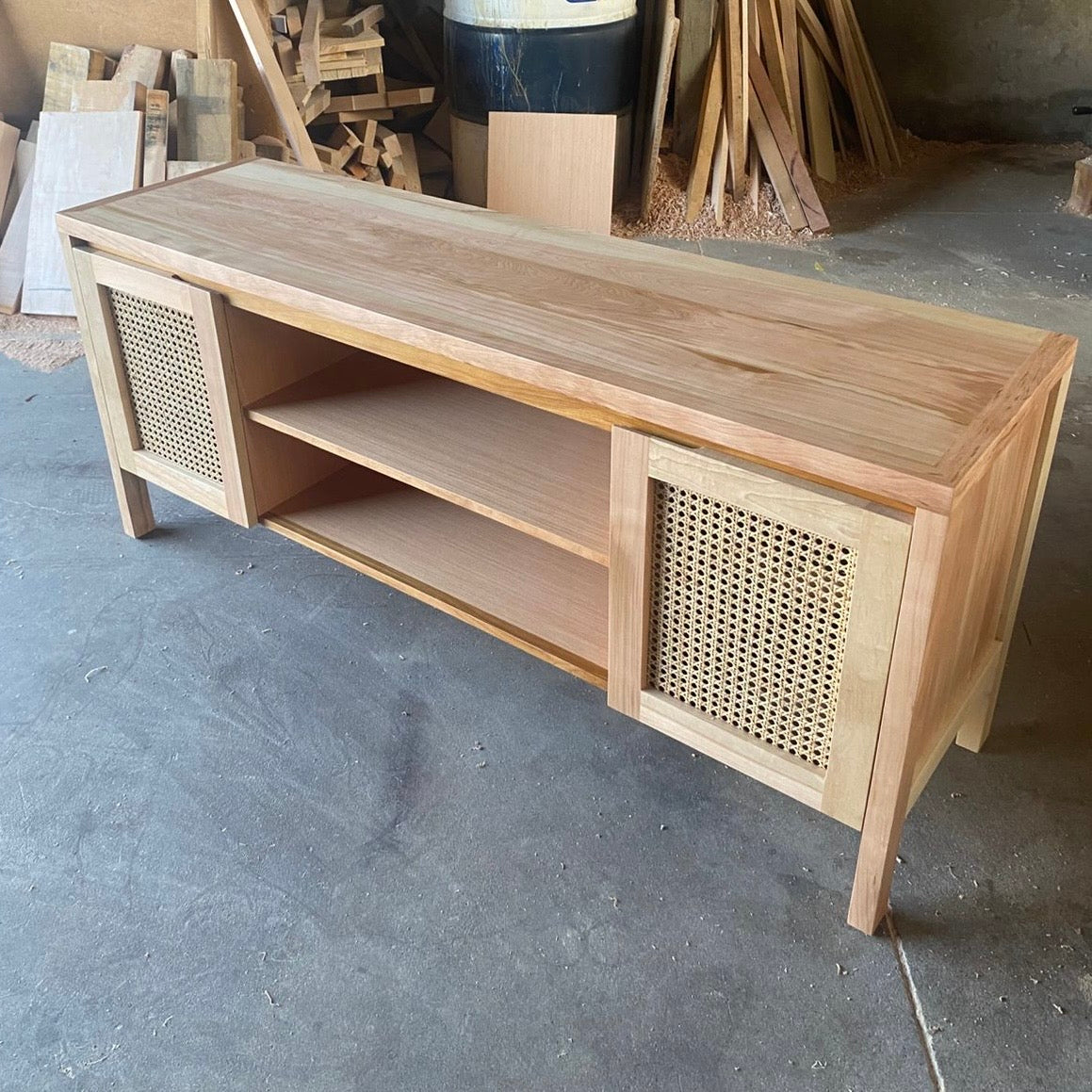 Buffet Cava y Copero en lenga y ratán