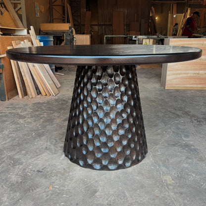 Comedor Maestro tallado ll en roble americano teñido