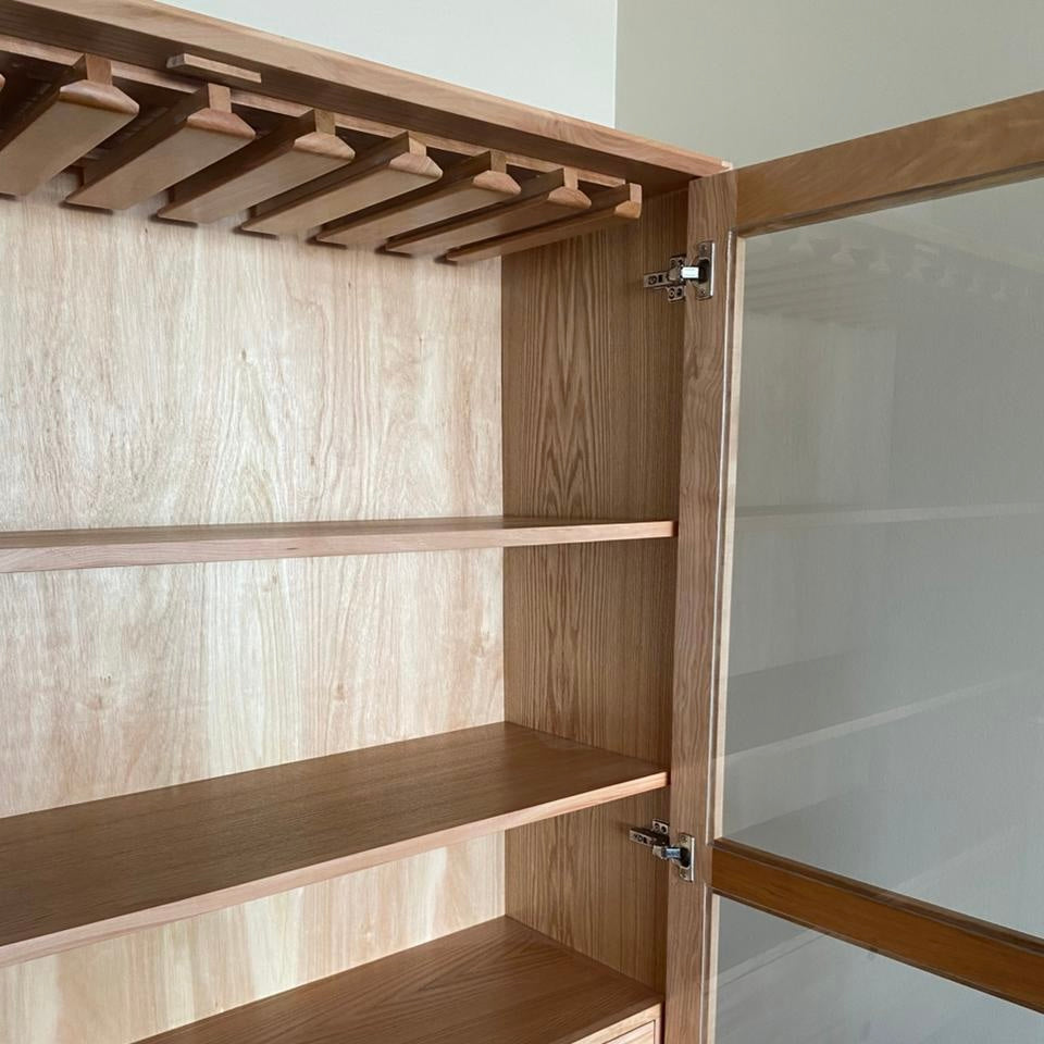 Vitrina en madera de lenga + Cava y Copero