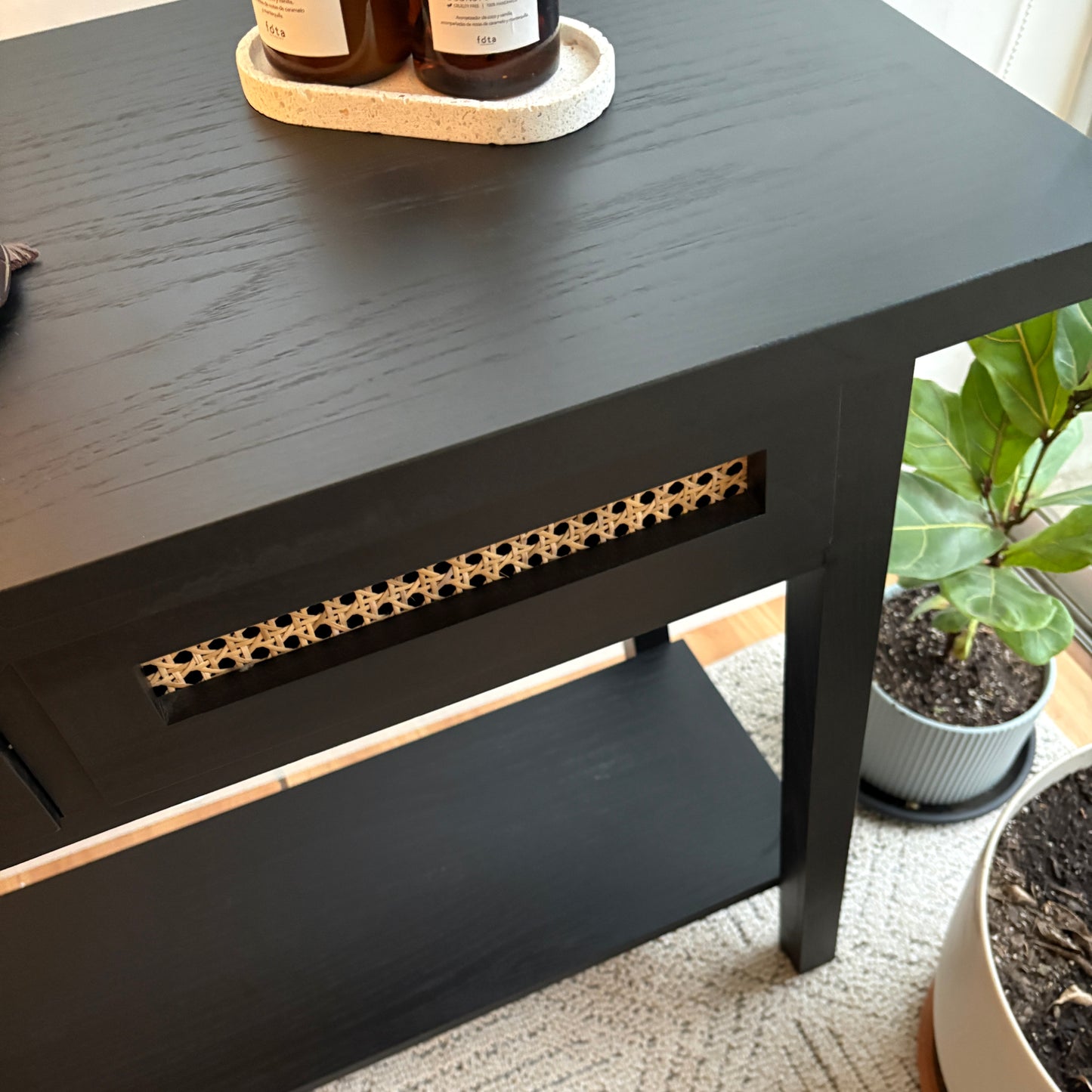Arrimo black en roble americano