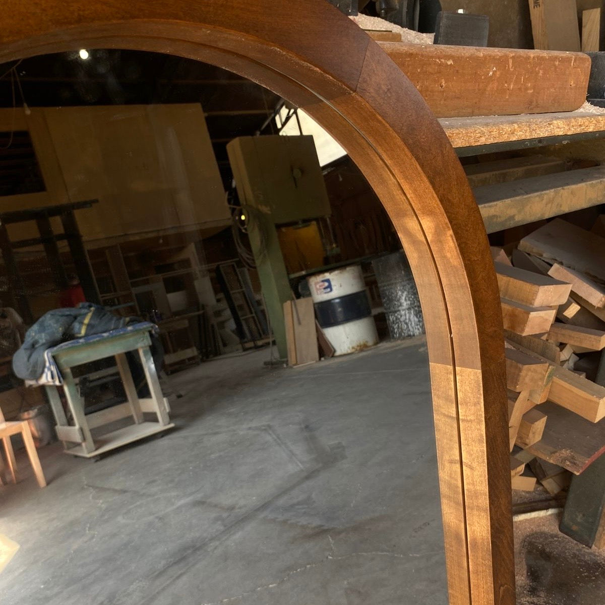 Espejo en madera de lenga teñida