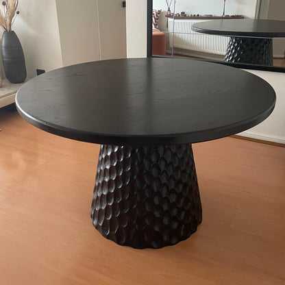 Comedor Maestro tallado ll en roble americano teñido
