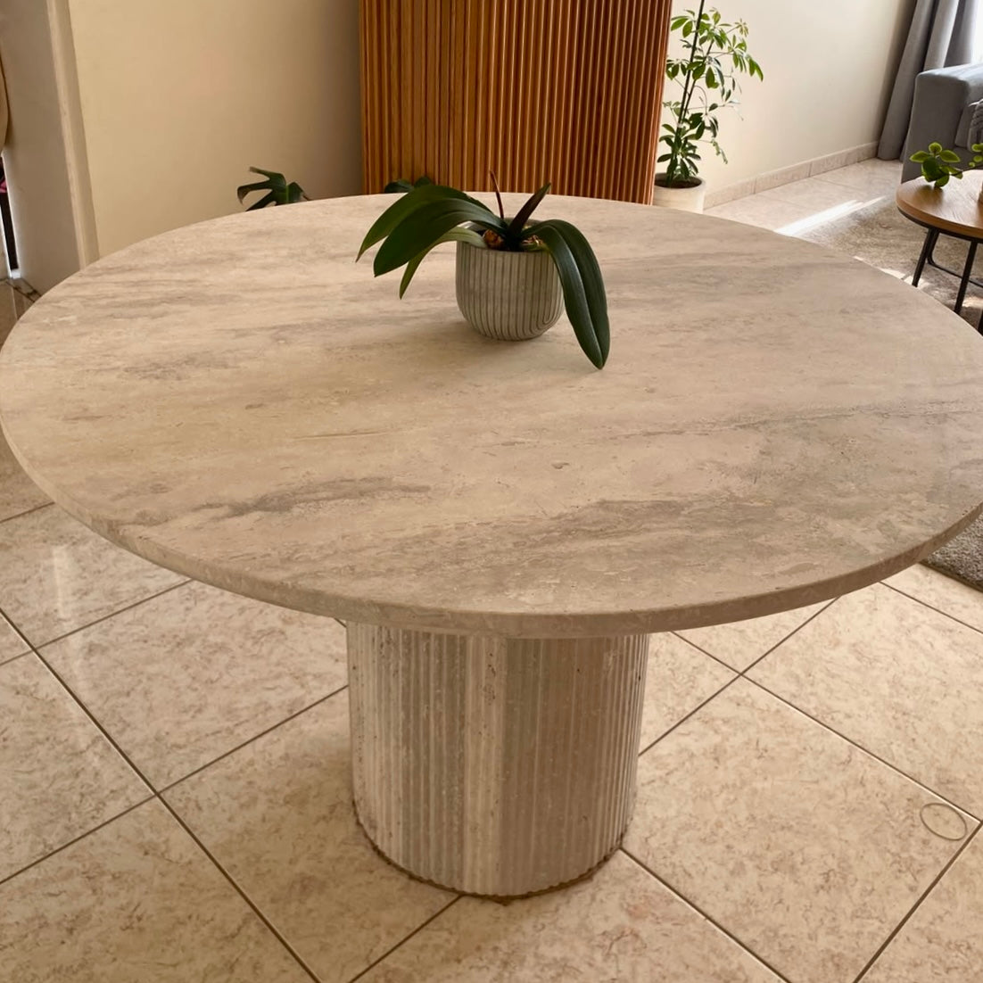 Comedor de Mármol tallado en Travertino Mate