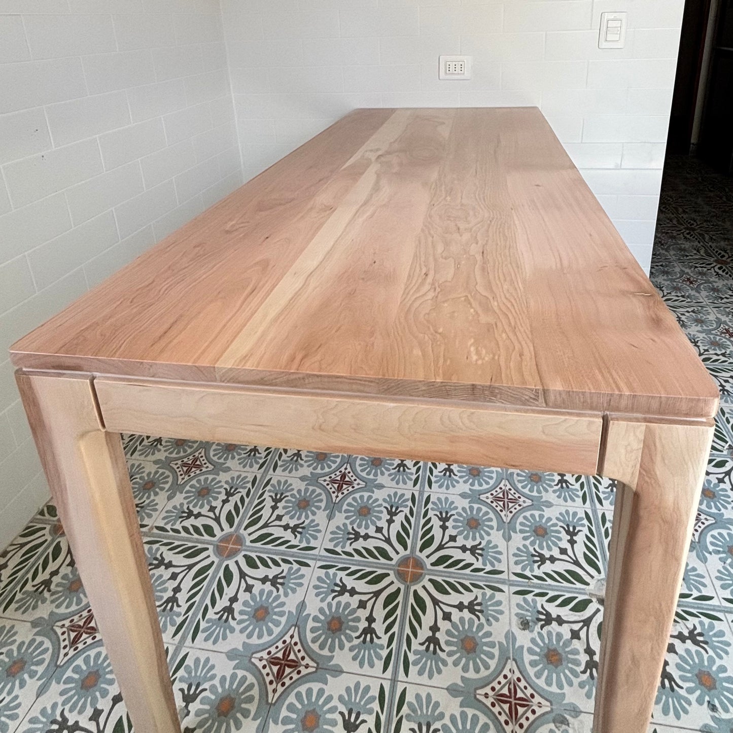 Mesa de comedor en lenga Simple