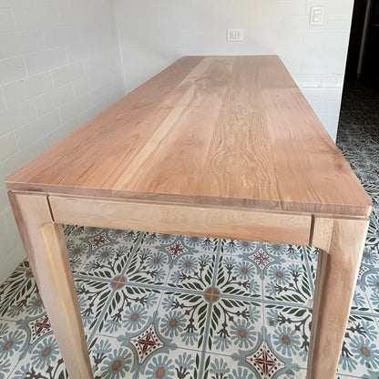 Mesa de comedor en lenga Simple