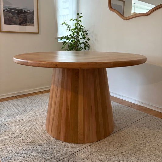 Comedor Cono en madera de lenga