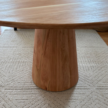 Comedor Cono en madera de lenga