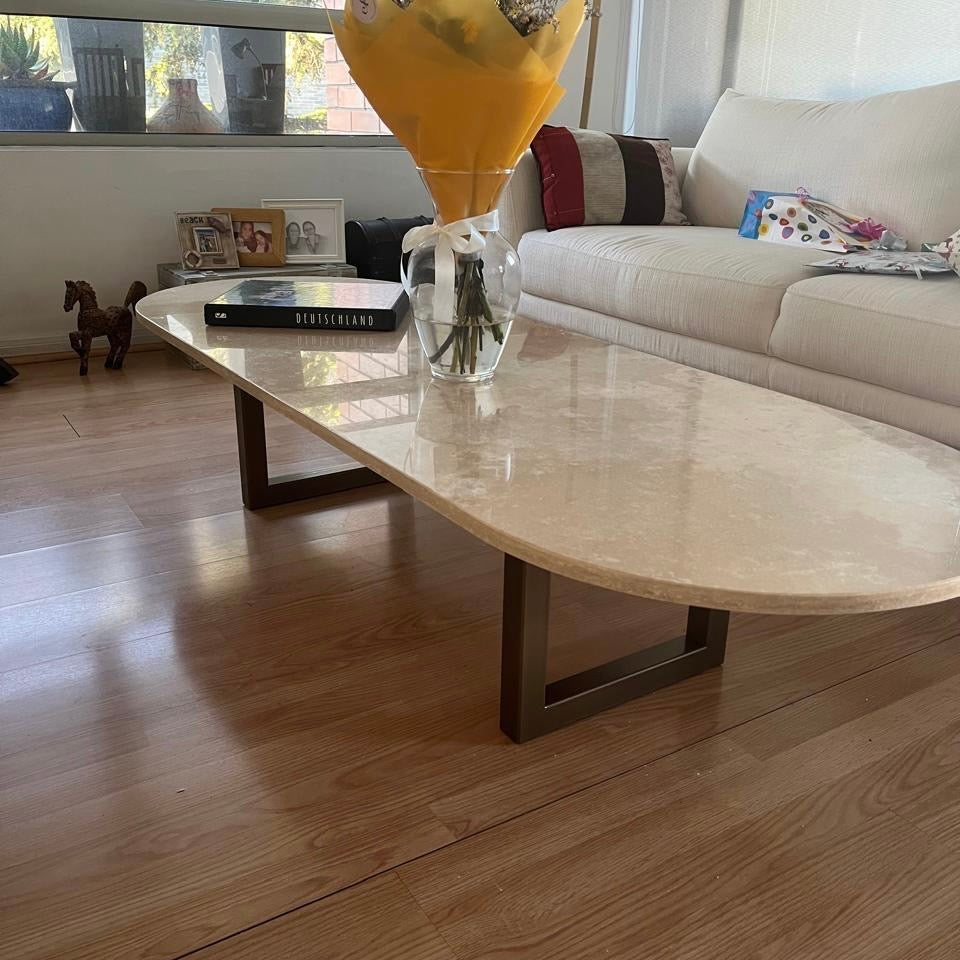 Mesa de centro en Mármol Oval
