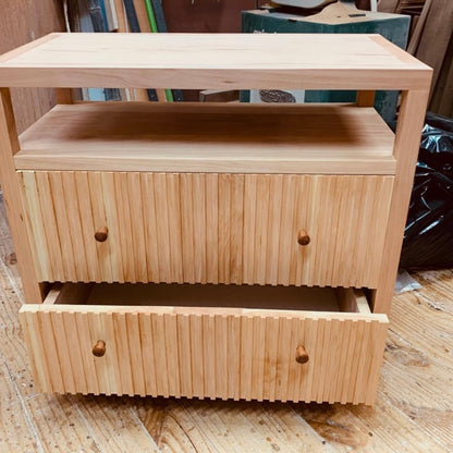 Velador Luthier en lenga con cajón oculto