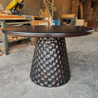 Comedor Maestro tallado ll en roble americano teñido