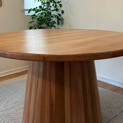 Comedor Cono en madera de lenga