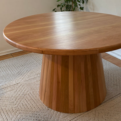 Comedor Cono en madera de lenga
