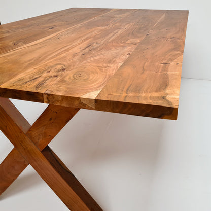 Mesa de comedor en madera Teca