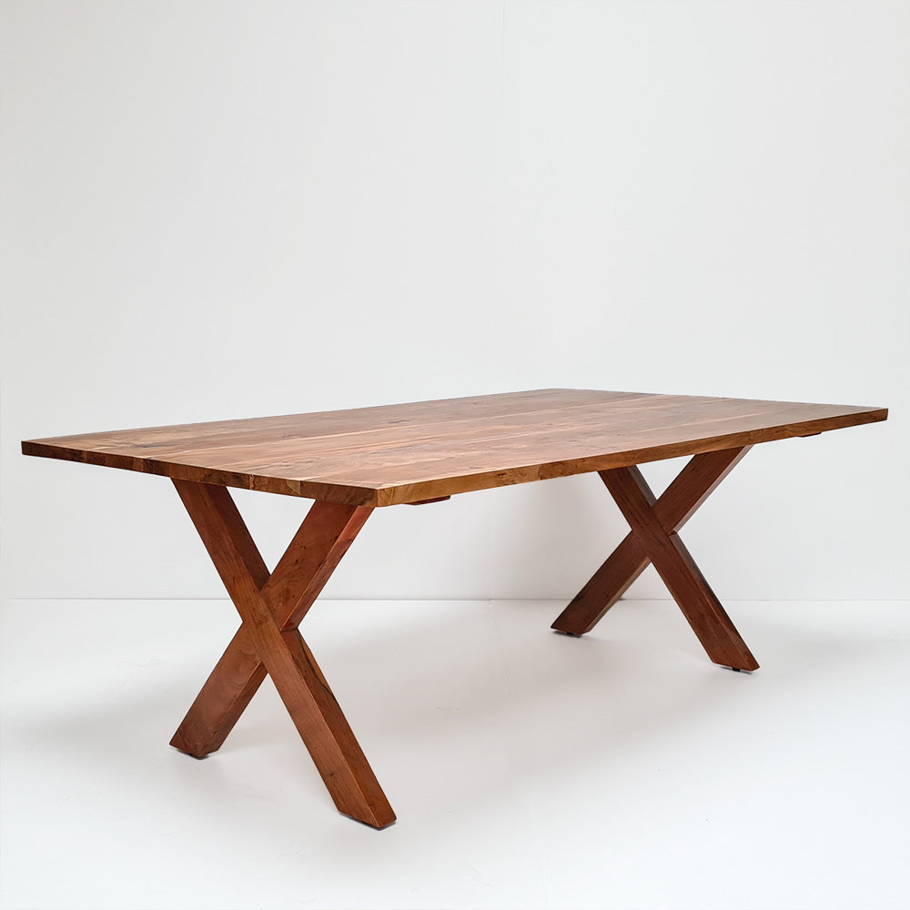 Mesa de comedor en madera Teca